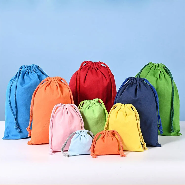 Kiristysnyörillinen korukankainen laukku